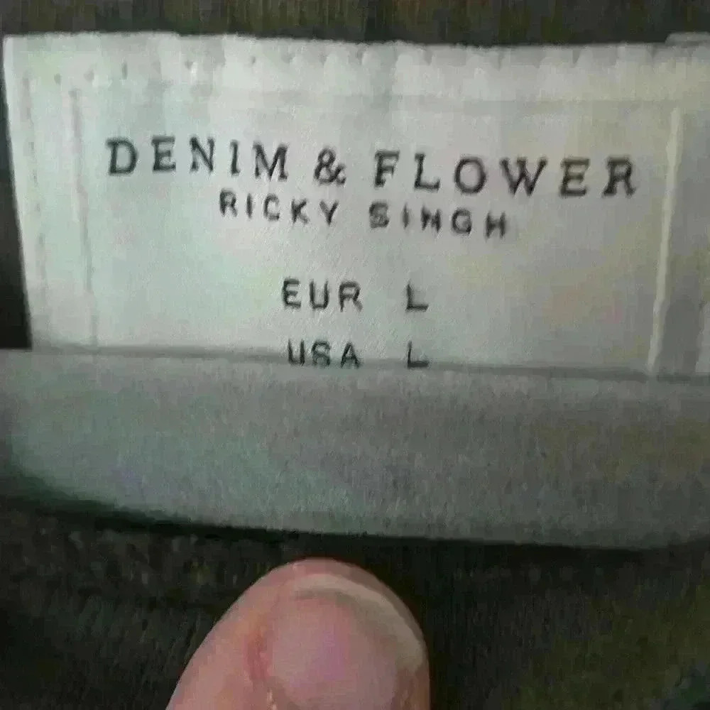 2 men's Large sized green tee shirts. 1 Lucky brand and 1 demim & flower brand. - Picture 6 of 8